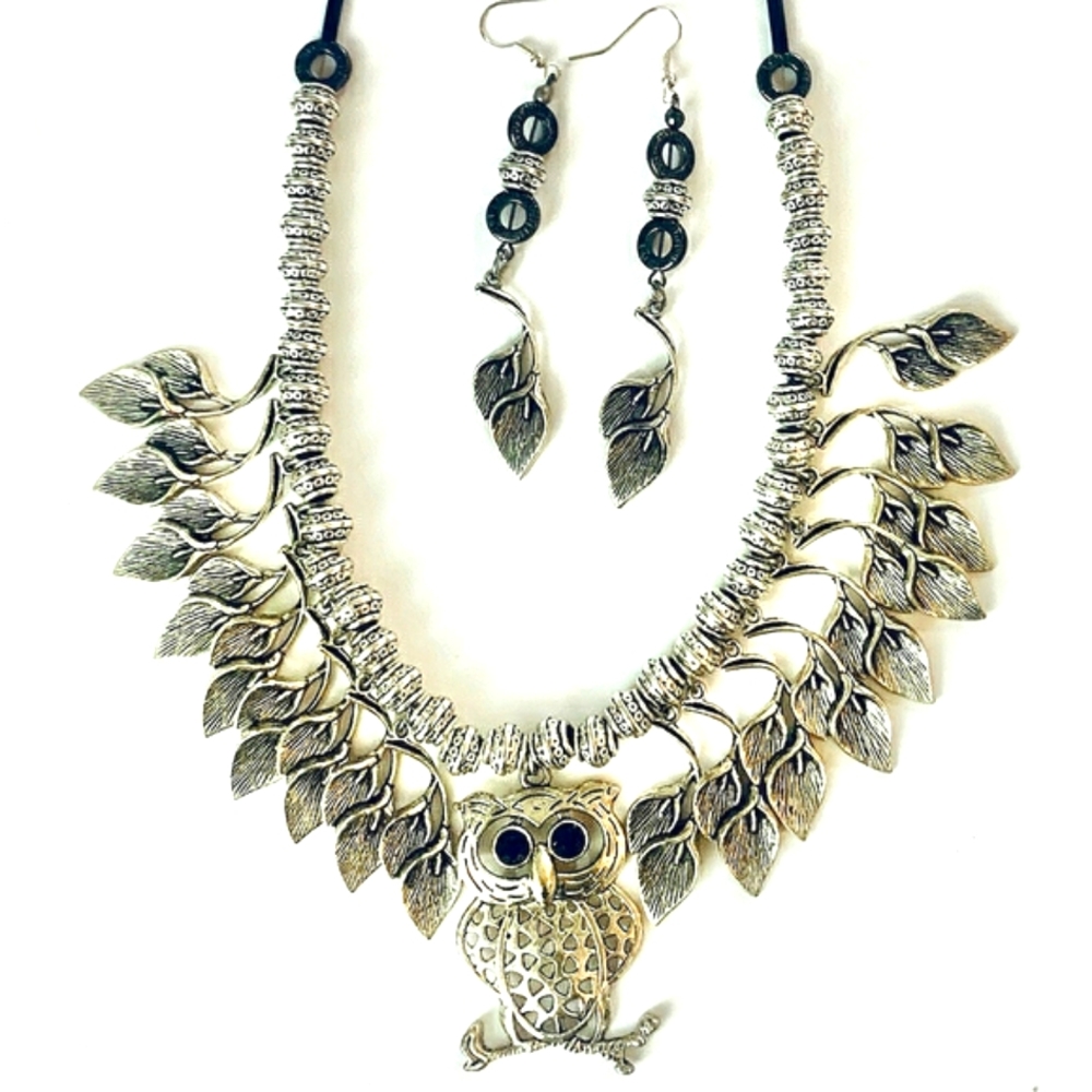 From Boutique: One-of-a-kind jewelry set